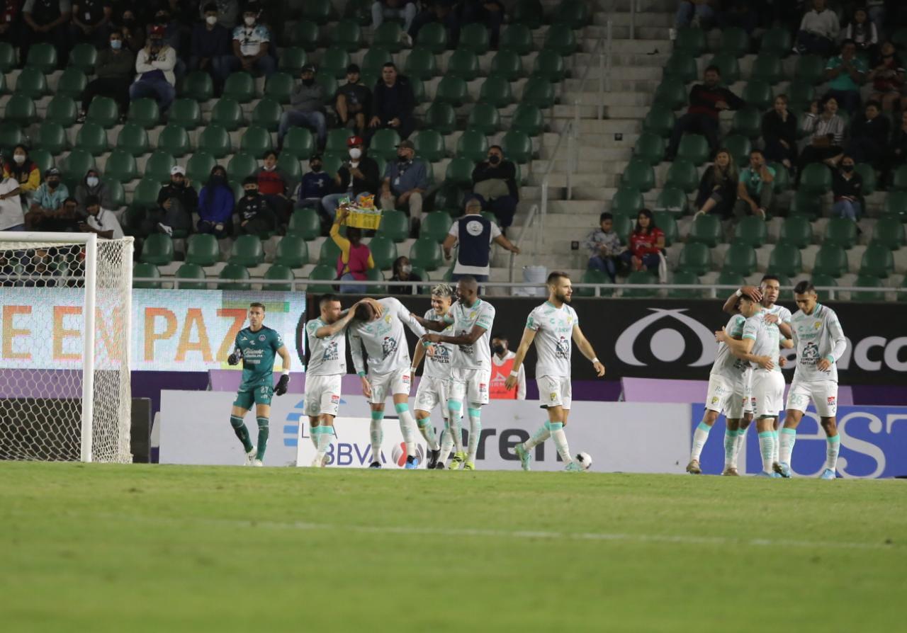 $!Desafortunado debut de Caballero ante León y Mazatlán sigue en el sótano