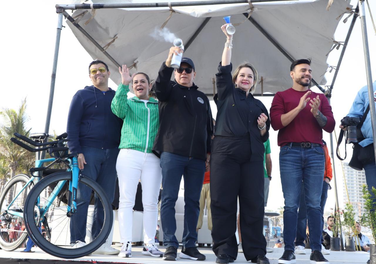 $!Amado Guzmán Reynaud, María Teresa Apodaca, el Alcalde Édgar González Zataráin, Eneyda Rocha Ruiz y Julio César Cascajares, inauguraron la justa.