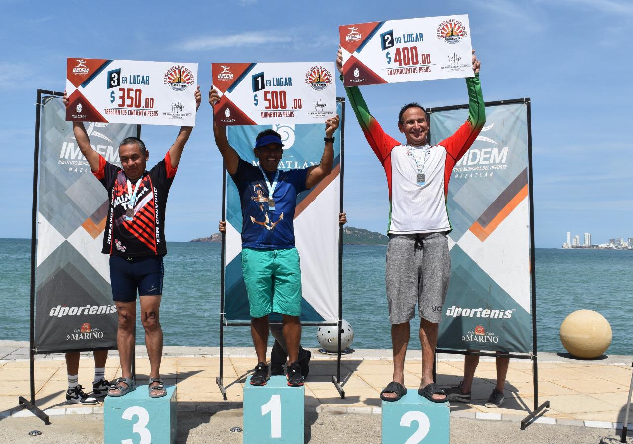 $!Mercado y De La Rocha dominan Maratón Acuático, en Playa Norte