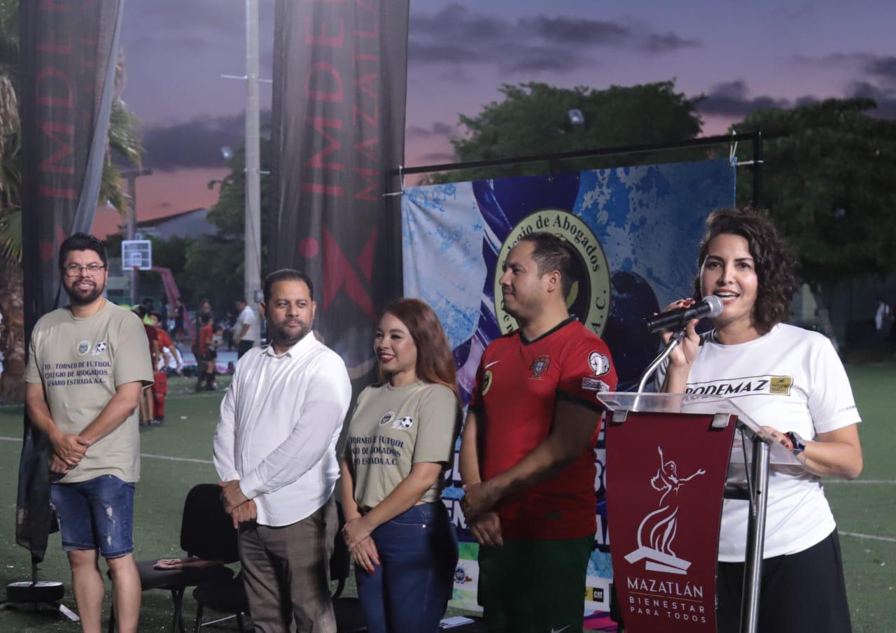 $!Ponen a rodar el balón en el Cuarto Torneo de futbol Colegio Abogados Genaro Estrada A.C.