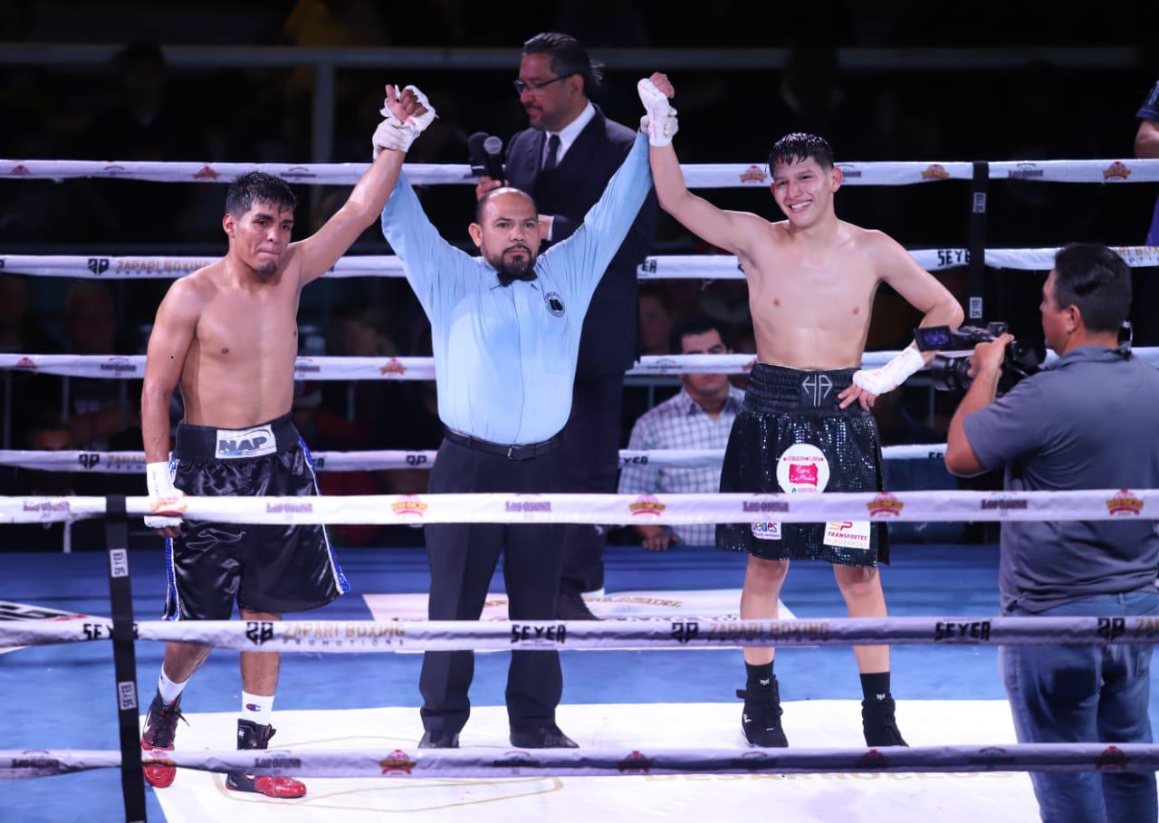 $!Feroz triunfo de Juan Estrada en velada de box Sangre Nueva 2