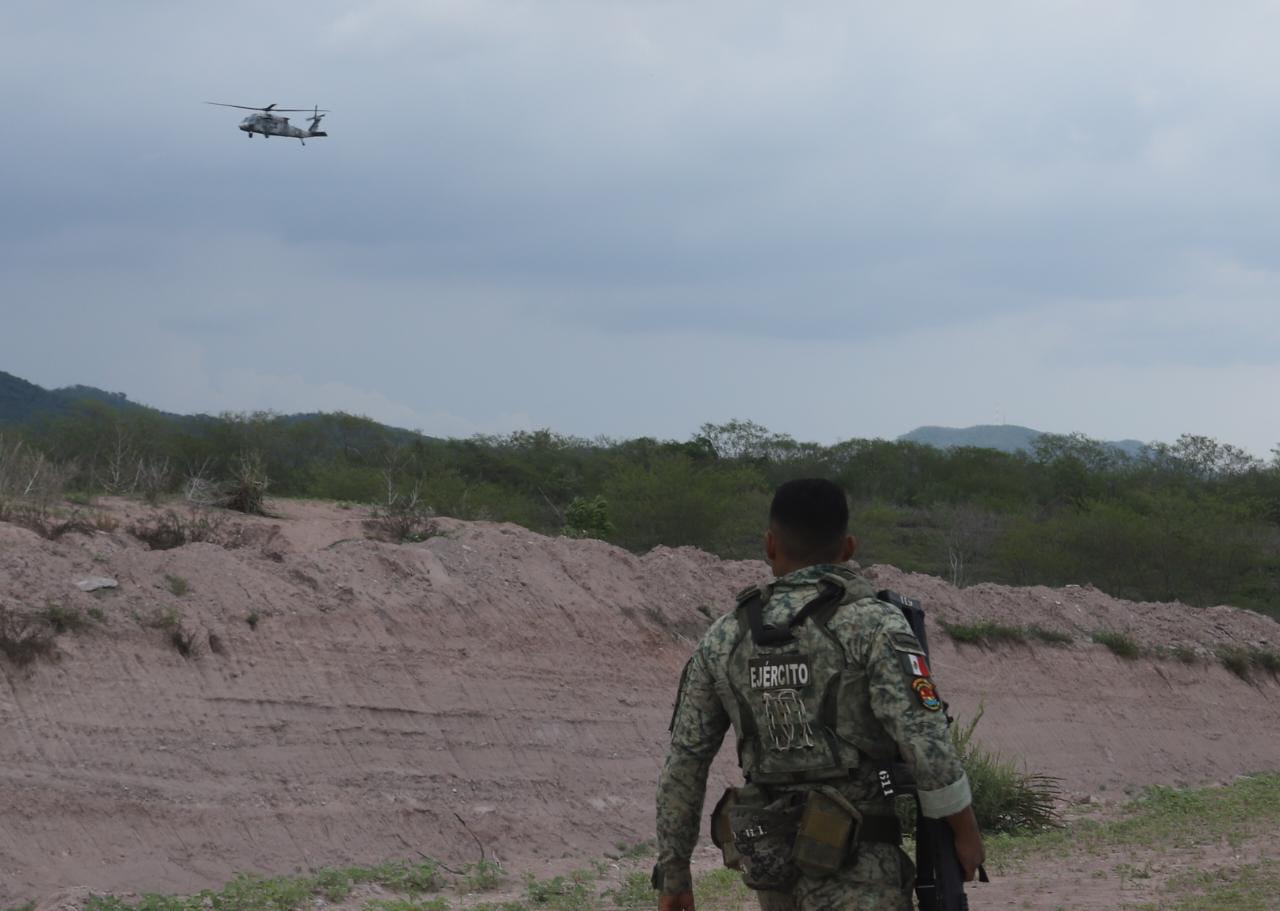 $!Llega López Obrador a Lomas del Guayabo, en Mazatlán, a supervisar distrito de riego