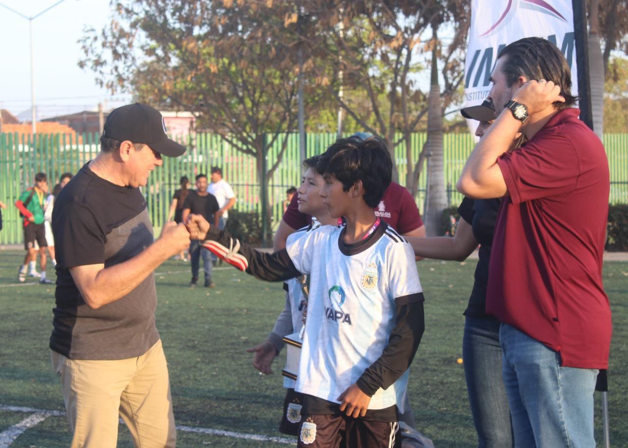 $!Premian a los mejores del Torneo de Futbol Colonias Populares