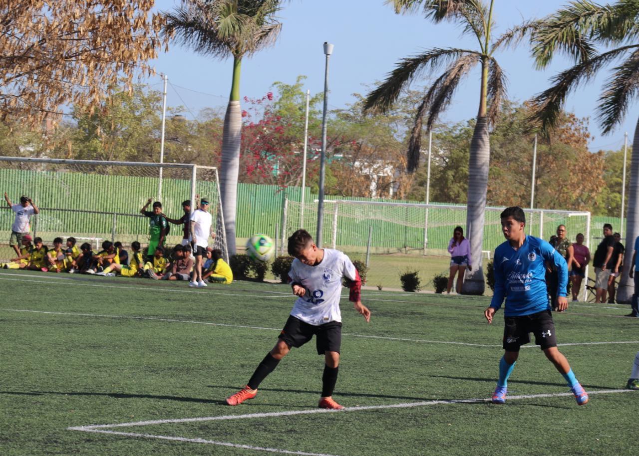 $!Premian a los mejores del Torneo de Futbol Colonias Populares