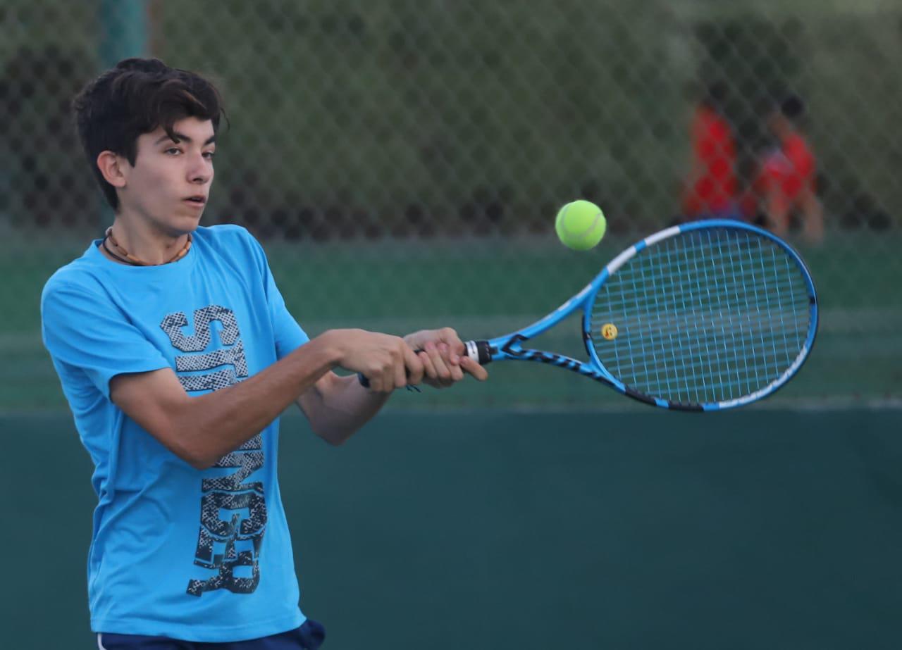 $!Santiago Prieto domina a su rival en Tenis Copa Primavera