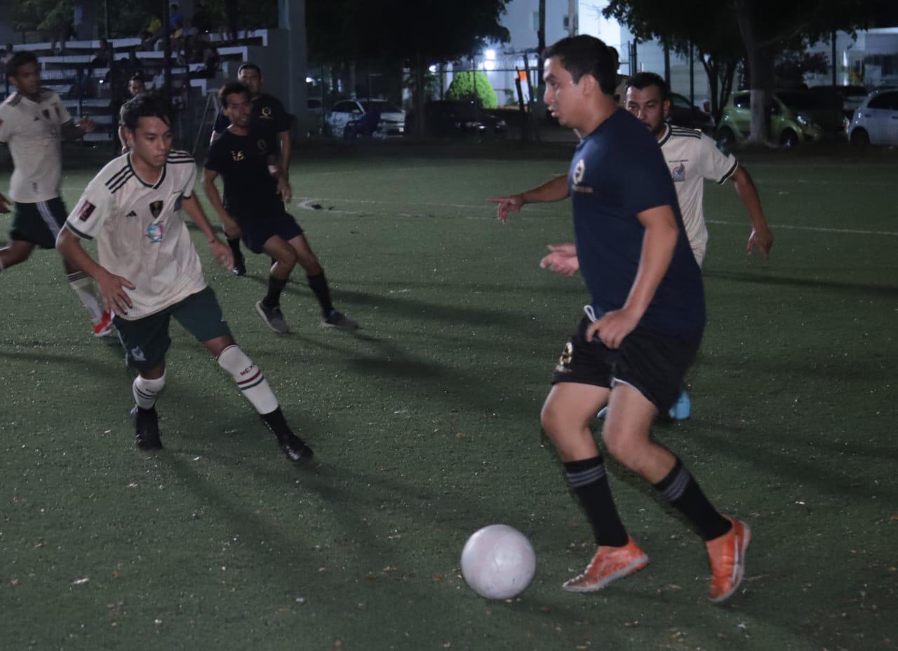 $!Ponen a rodar el balón en el Cuarto Torneo de futbol Colegio Abogados Genaro Estrada A.C.