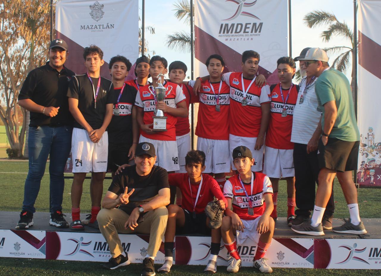 $!Premian a los mejores del Torneo de Futbol Colonias Populares