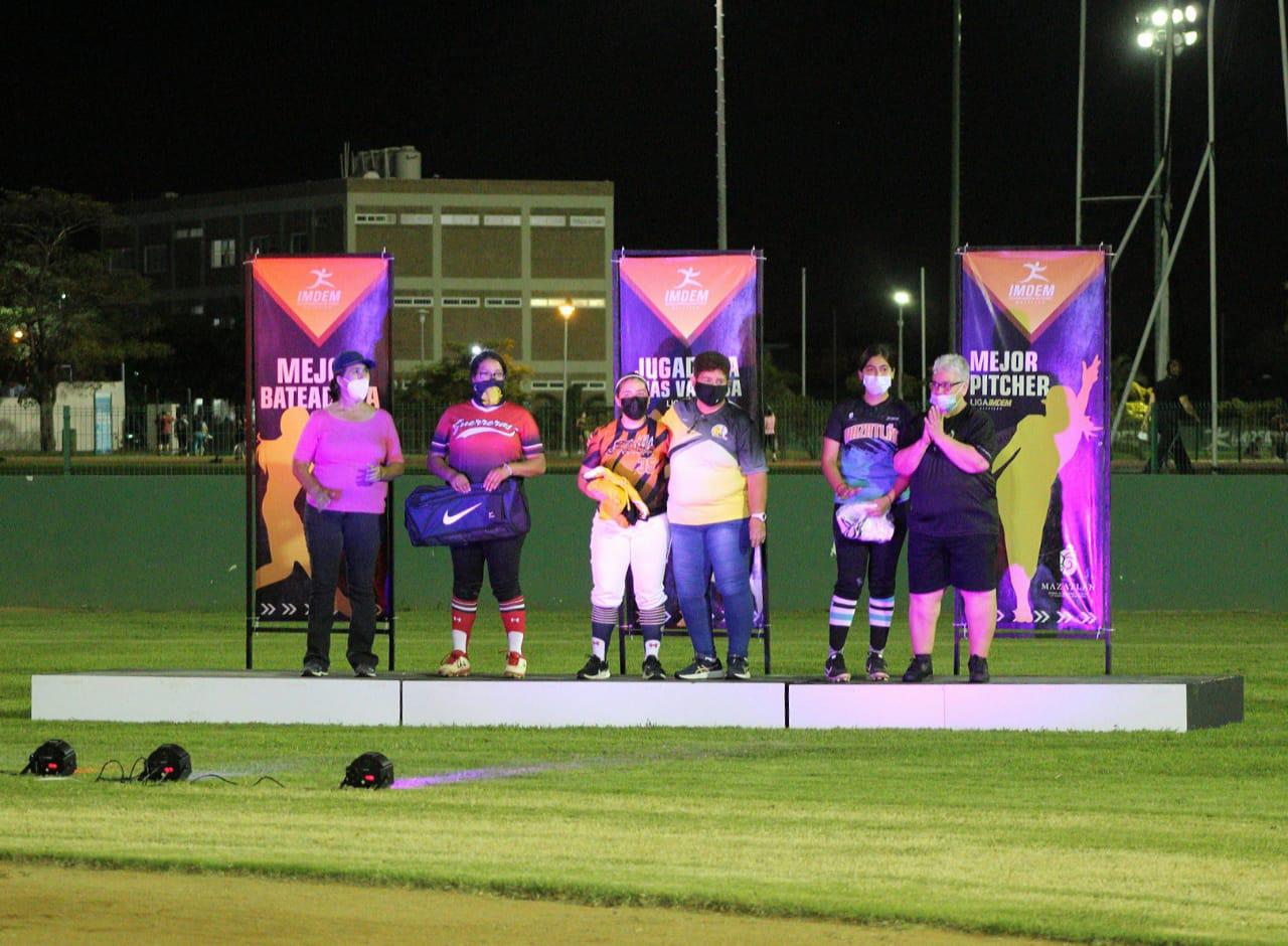 $!La Liga de Softbol Municipal define a sus invitados a playoffs