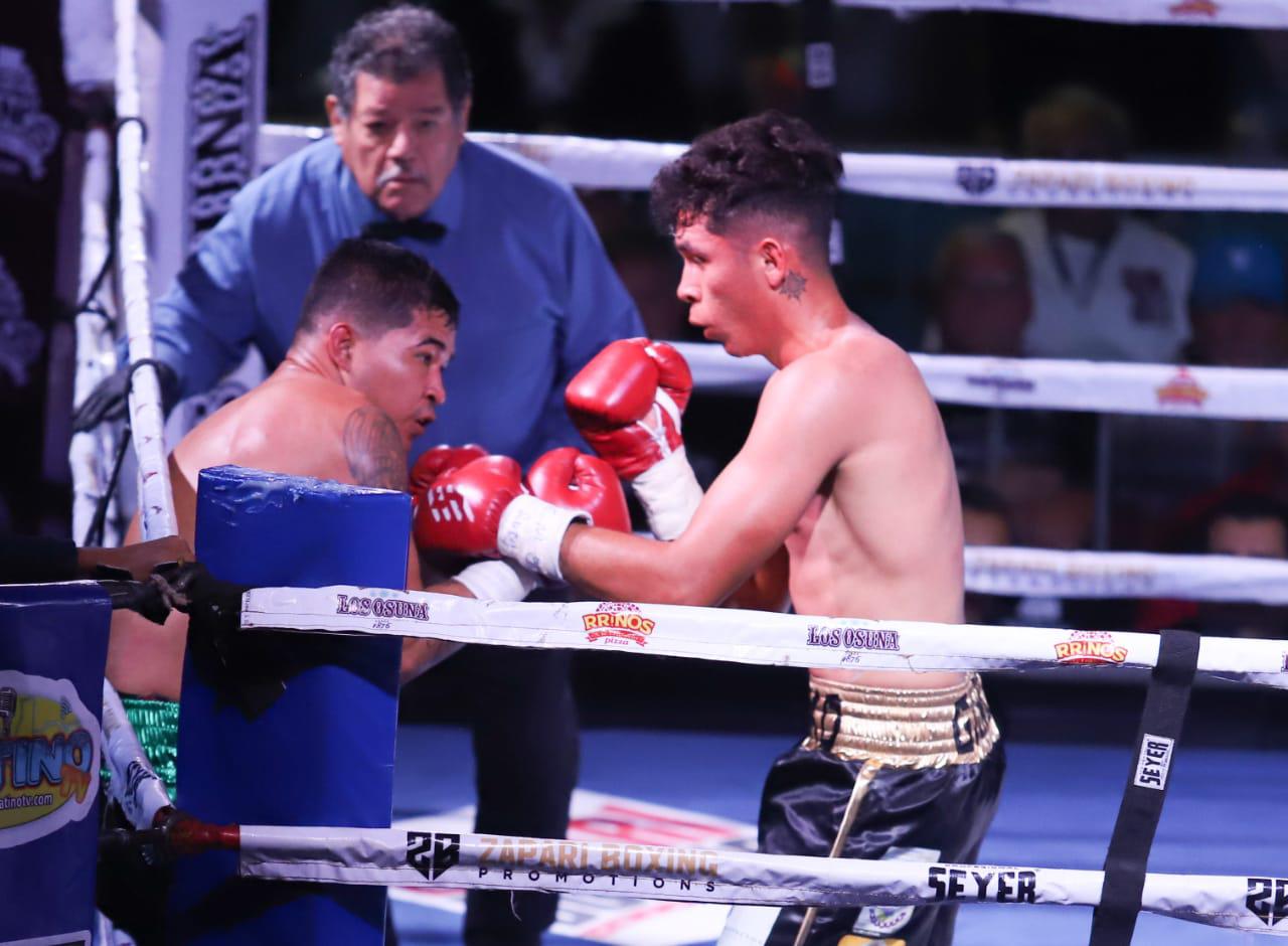 $!Feroz triunfo de Juan Estrada en velada de box Sangre Nueva 2