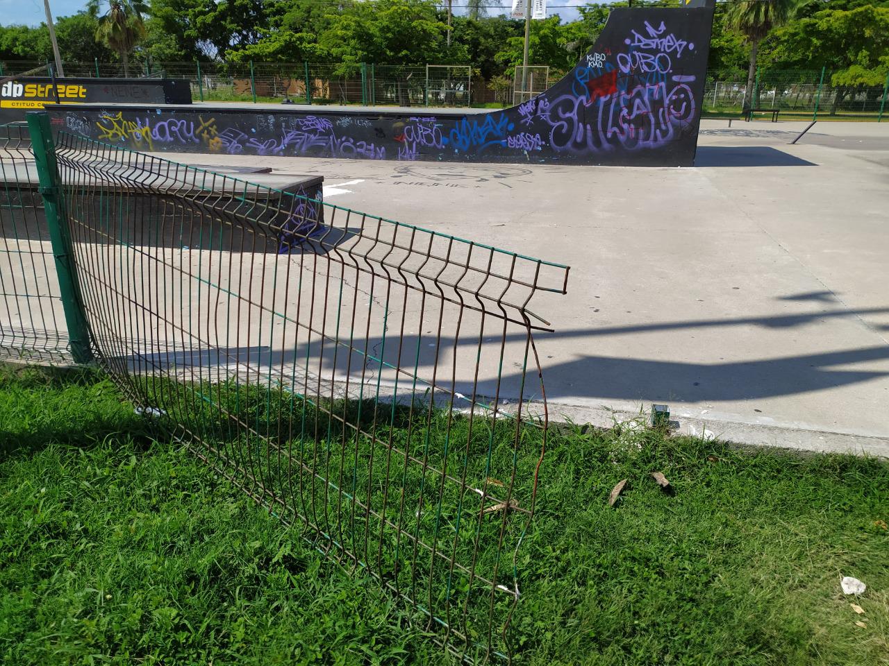$!En el parque de skateboard existen ciertas zonas que están inutilizables.