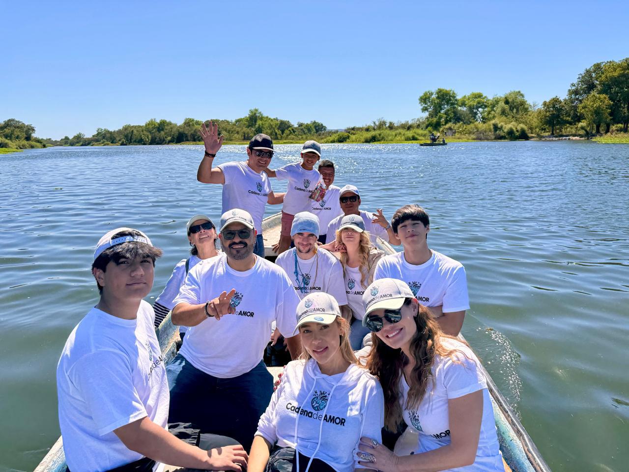 $!Acompañada de su equipo, Marilé recorrió 19 comunidades indígenas de Sinaloa para llevar alegría a los niños.