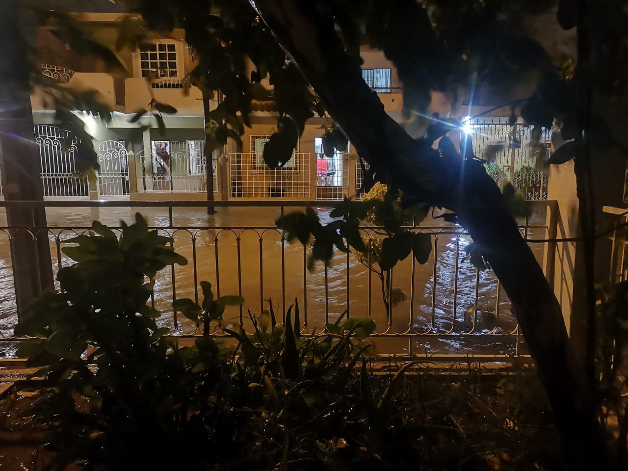 $!Impacta ‘Pamela’ con lluvias y fuertes vientos al sur de Sinaloa; medio Mazatlán no tiene energía eléctrica, reportan