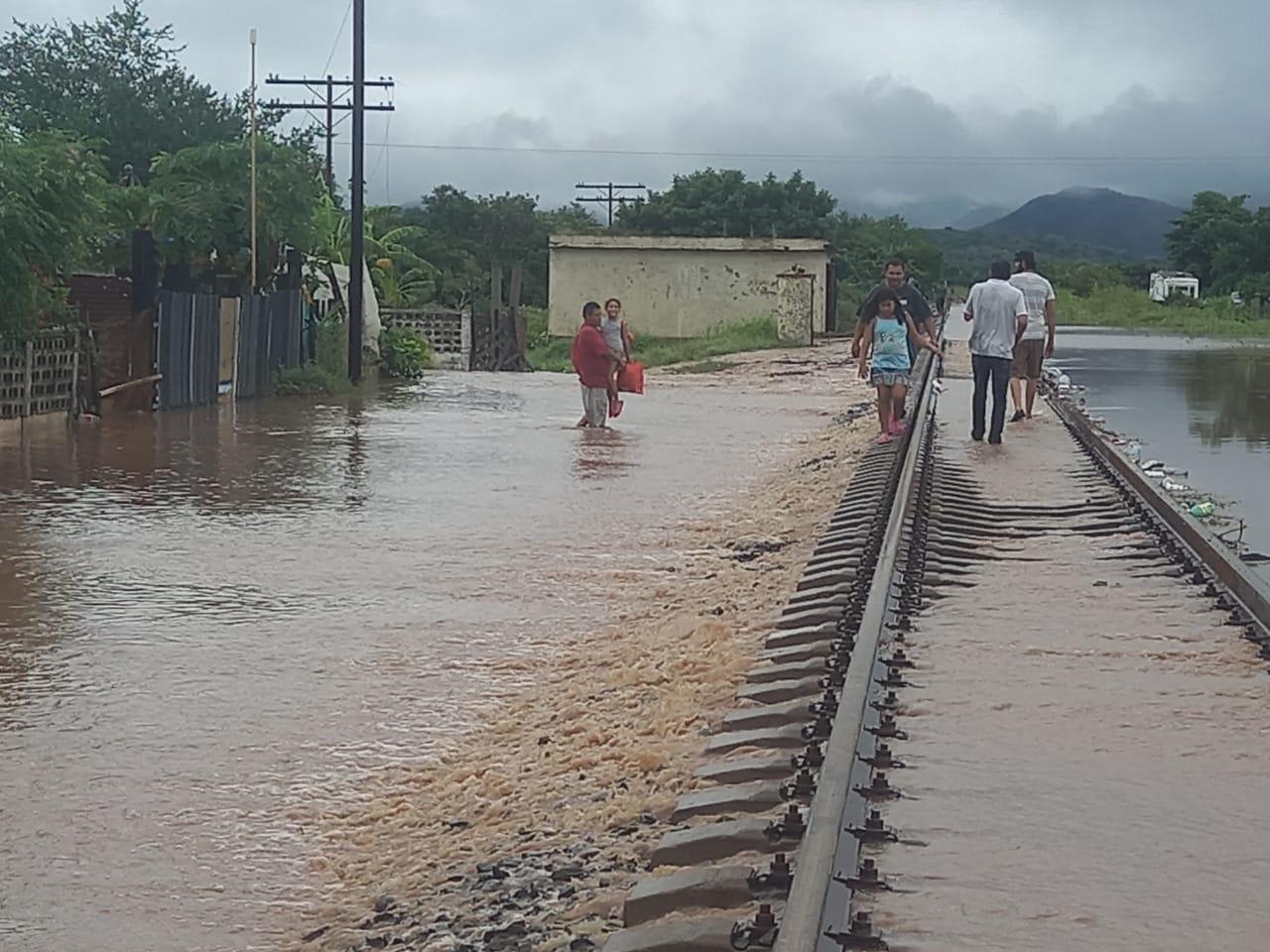 $!En La Concha transforman lanchas de pesca en vehículos de rescate