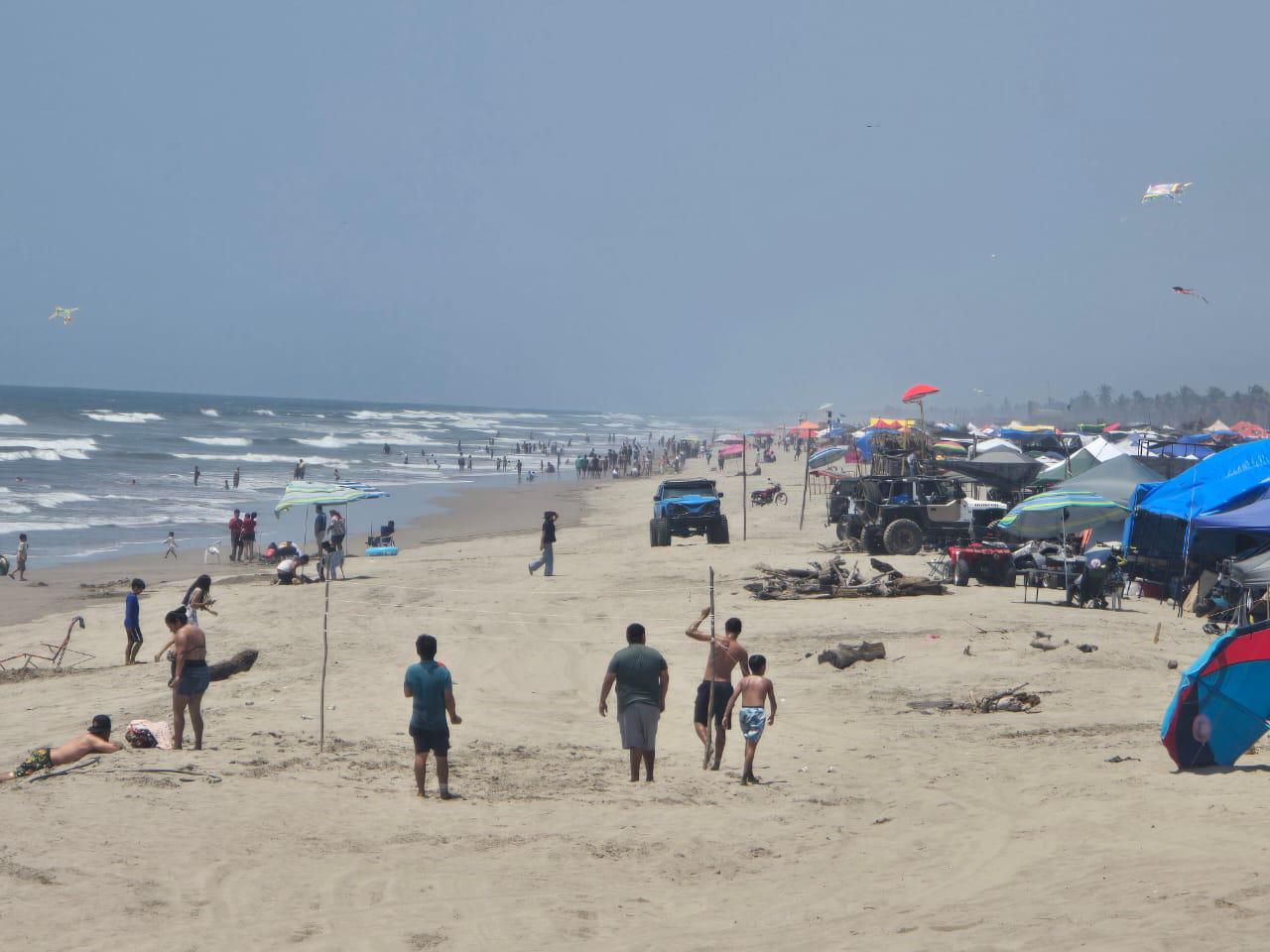 $!Familias acuden a disfrutar de playas del Caimanero en Rosario