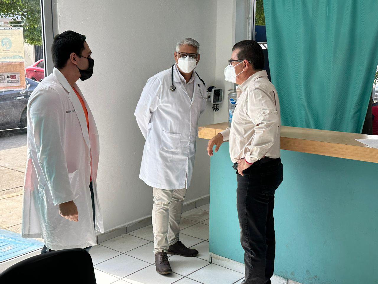 $!Recorre Alcalde de Mazatlán instalaciones del hospitalito
