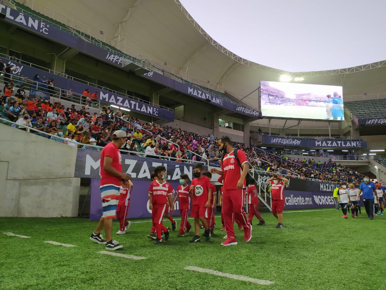 $!Vuelve la algarabía al Kraken con inauguración de la Copa Mazatlán de Futbol 7