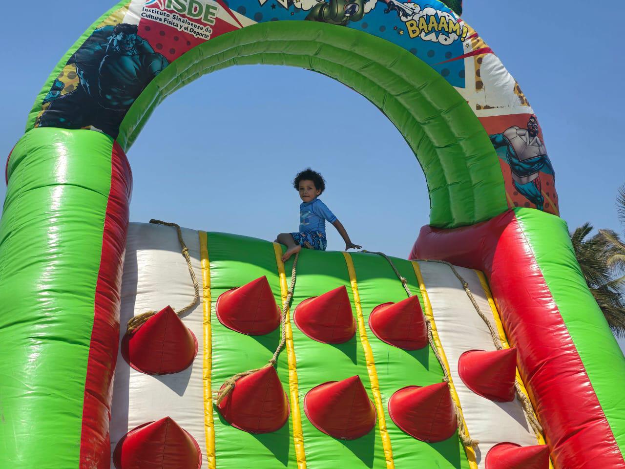 $!Dirección de Deportes realiza actividades en playa El Caimanero, en Rosario
