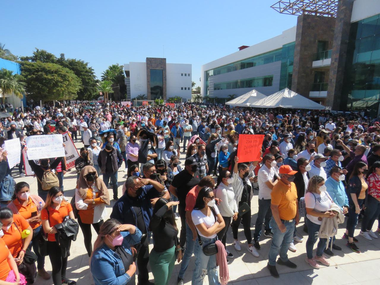 $!La lucha es por la defensa de los derechos de los trabajadores, expresa Genaro Torrecillas, líder del SNTE 27