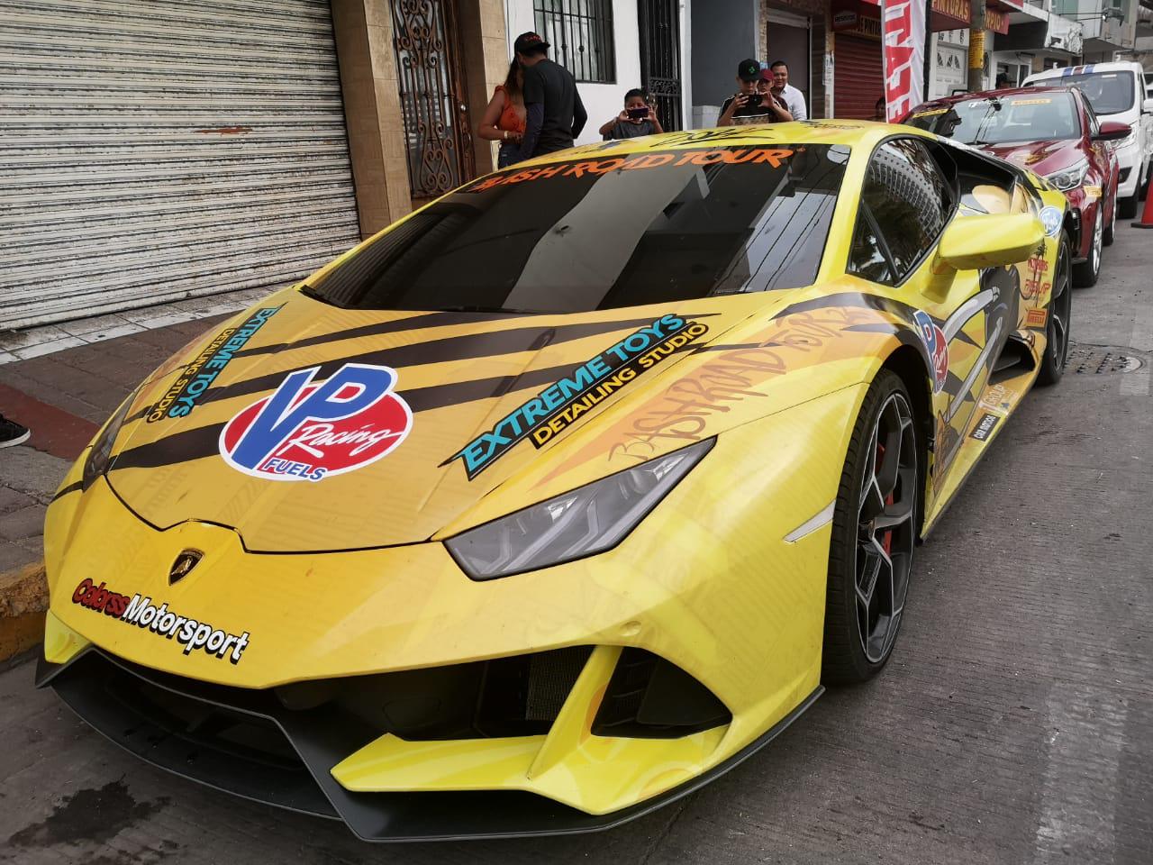 $!Decenas de autos deportivos de alta gama recorren Mazatlán en el Bash Road Tour 2022