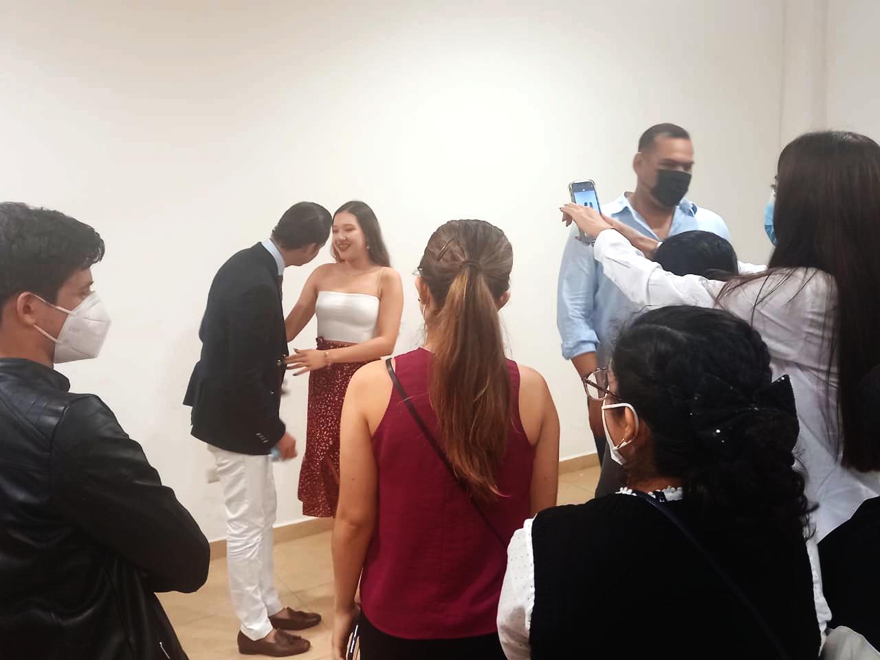 $!El diseñador Andrés Romo se encuentra con jóvenes escuinapenses
