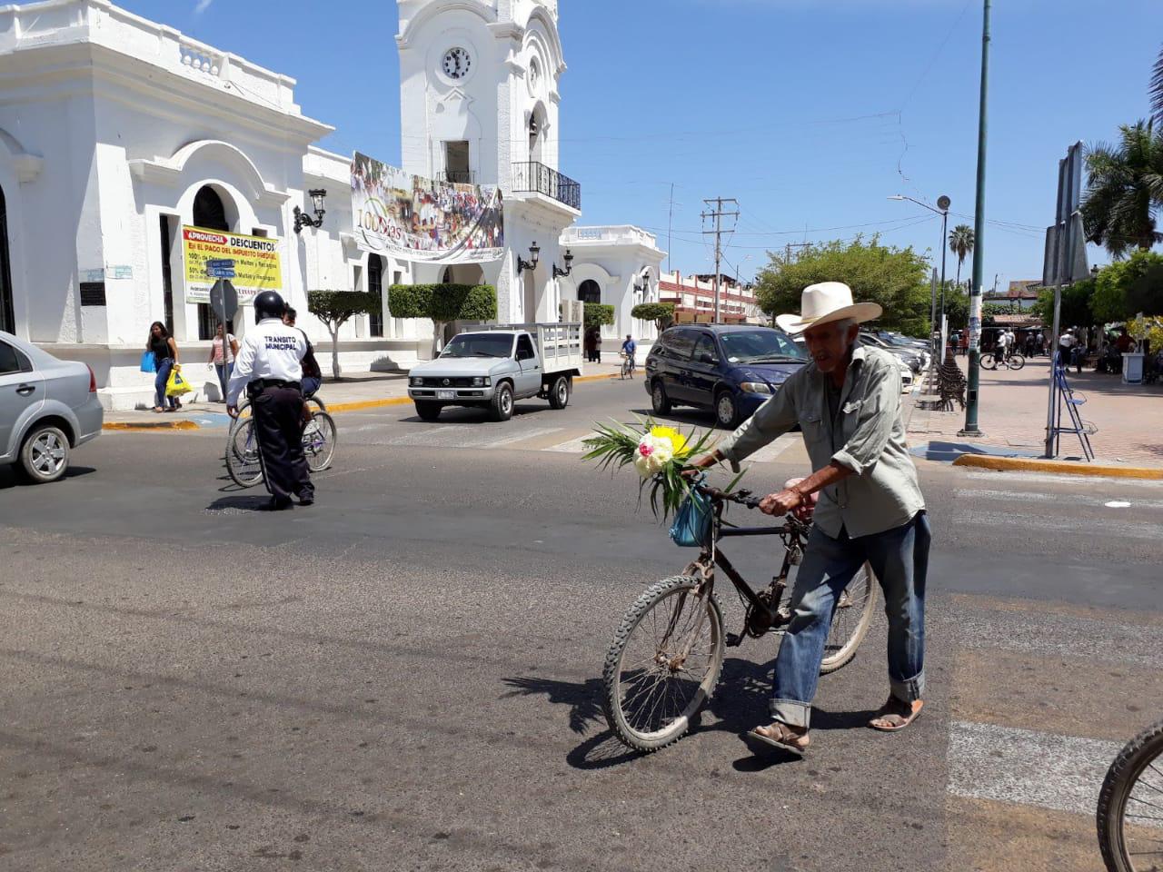 $!Escuinapa pone el ejemplo de movilidad en Sinaloa al usar la bicicleta para todo