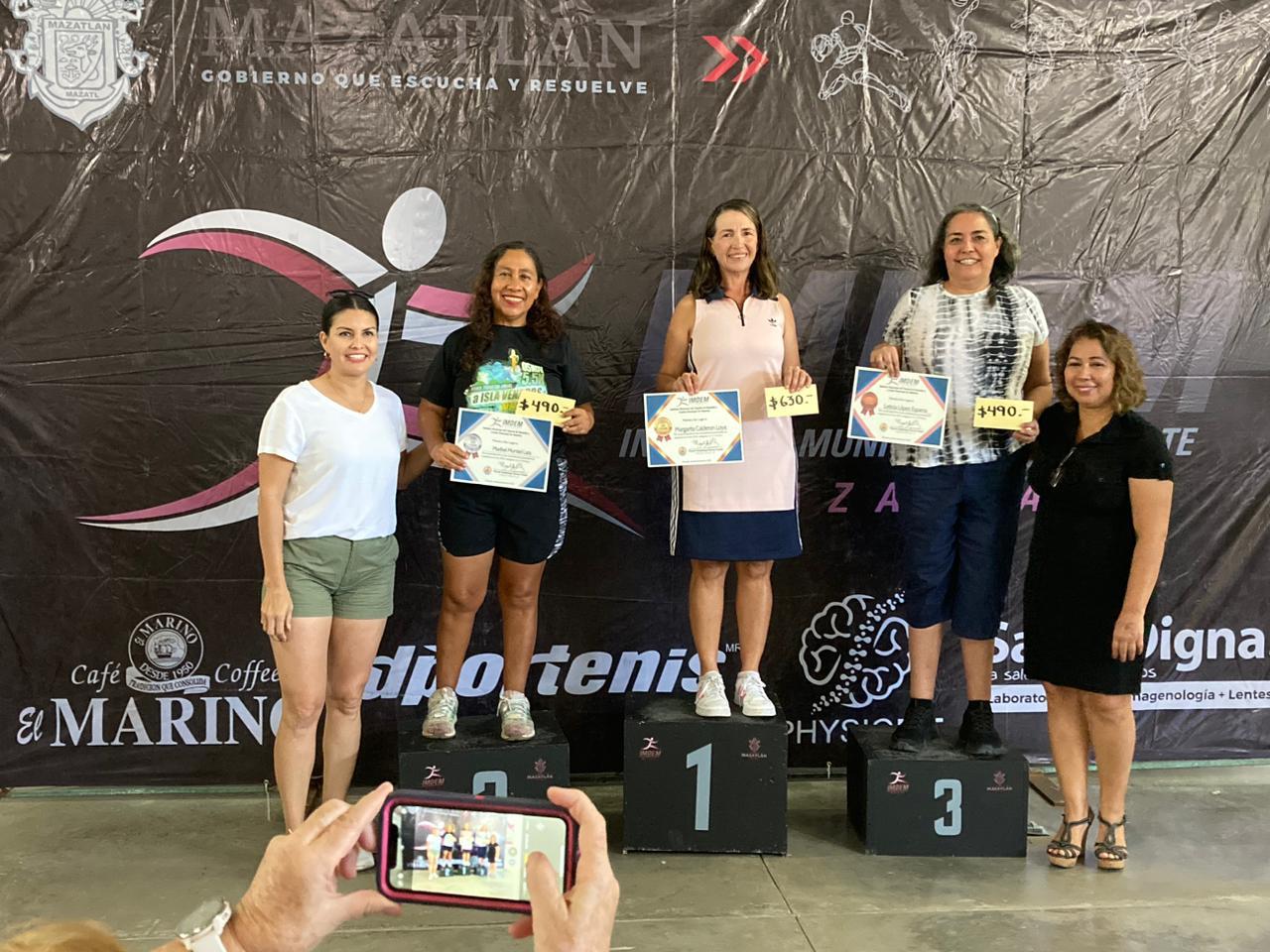 $!Reconocen a lo mejor de las puntuables de natación