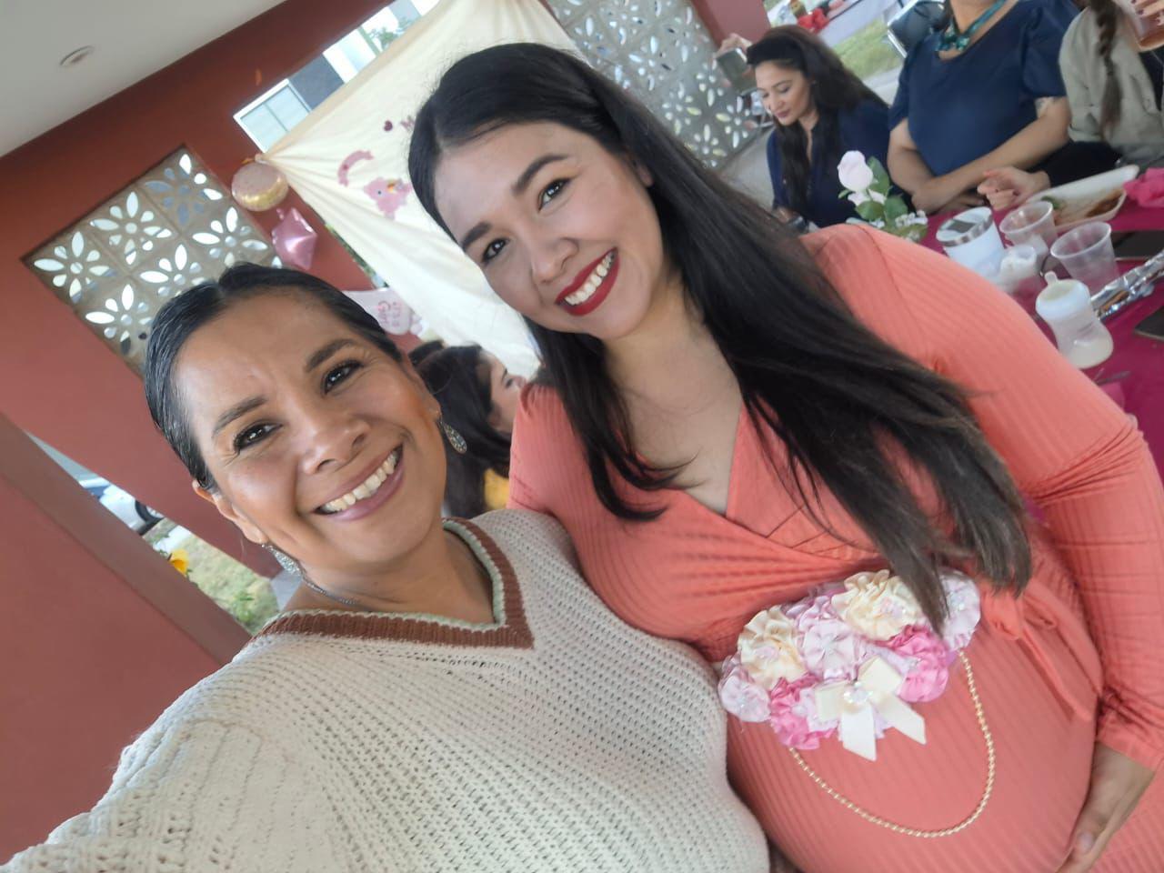 $!Norma Sánchez con la festejada.