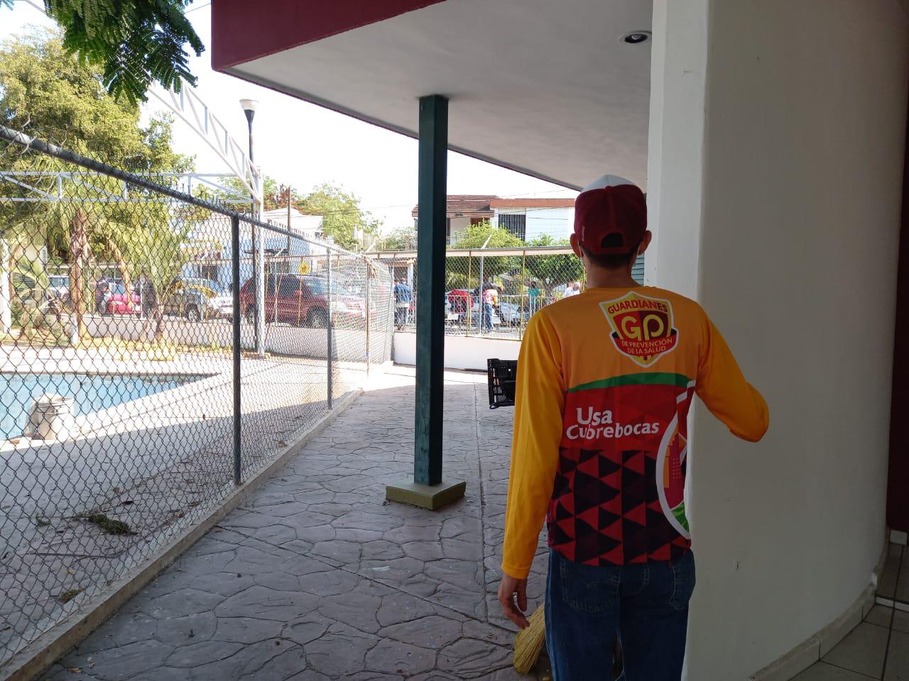 $!Gobierno de Culiacán vigila orden en filas de centros de vacunación