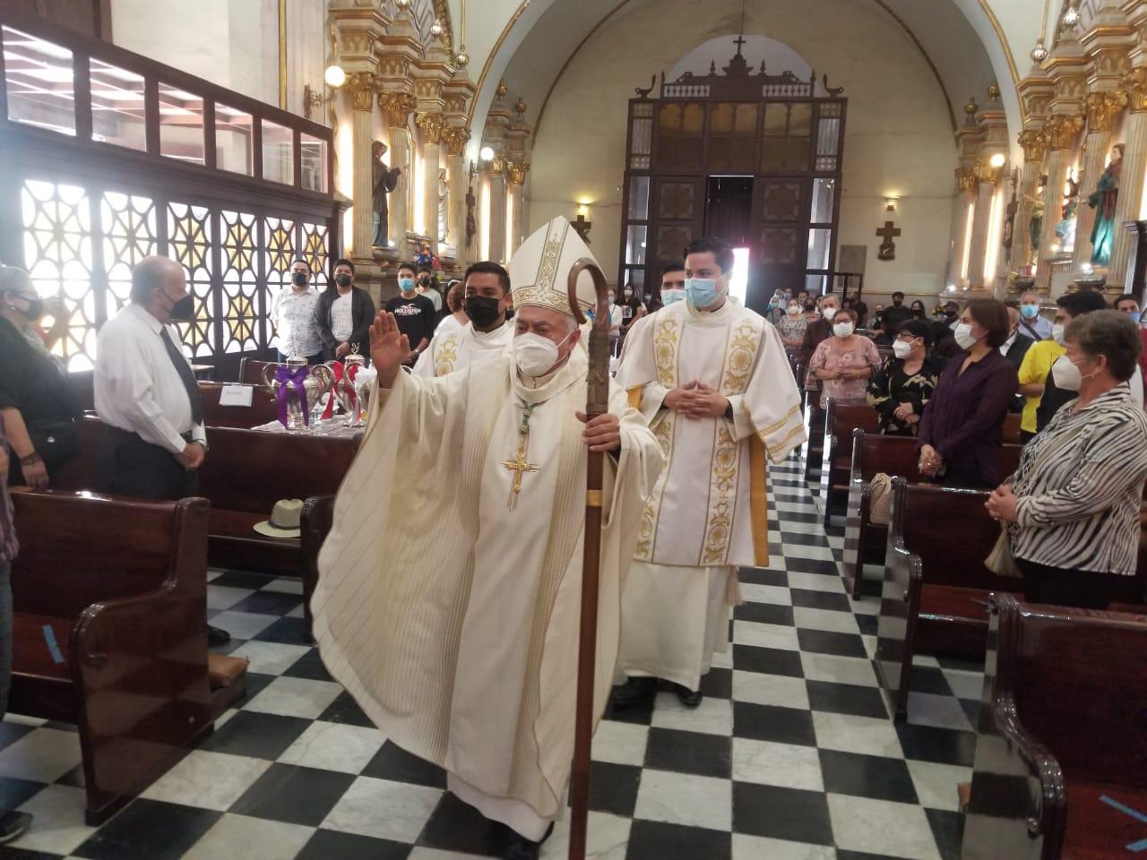 $!Celebra Iglesia Católica la Misa Crismal en Culiacán