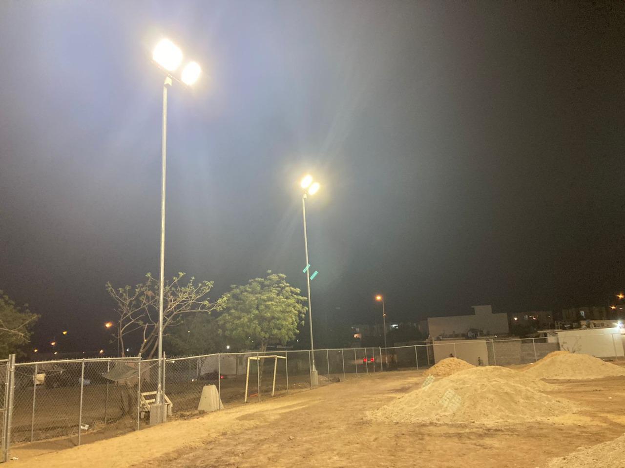 $!PIDS trabaja en la construcción de campo de softbol femenil en Alturas del Sur