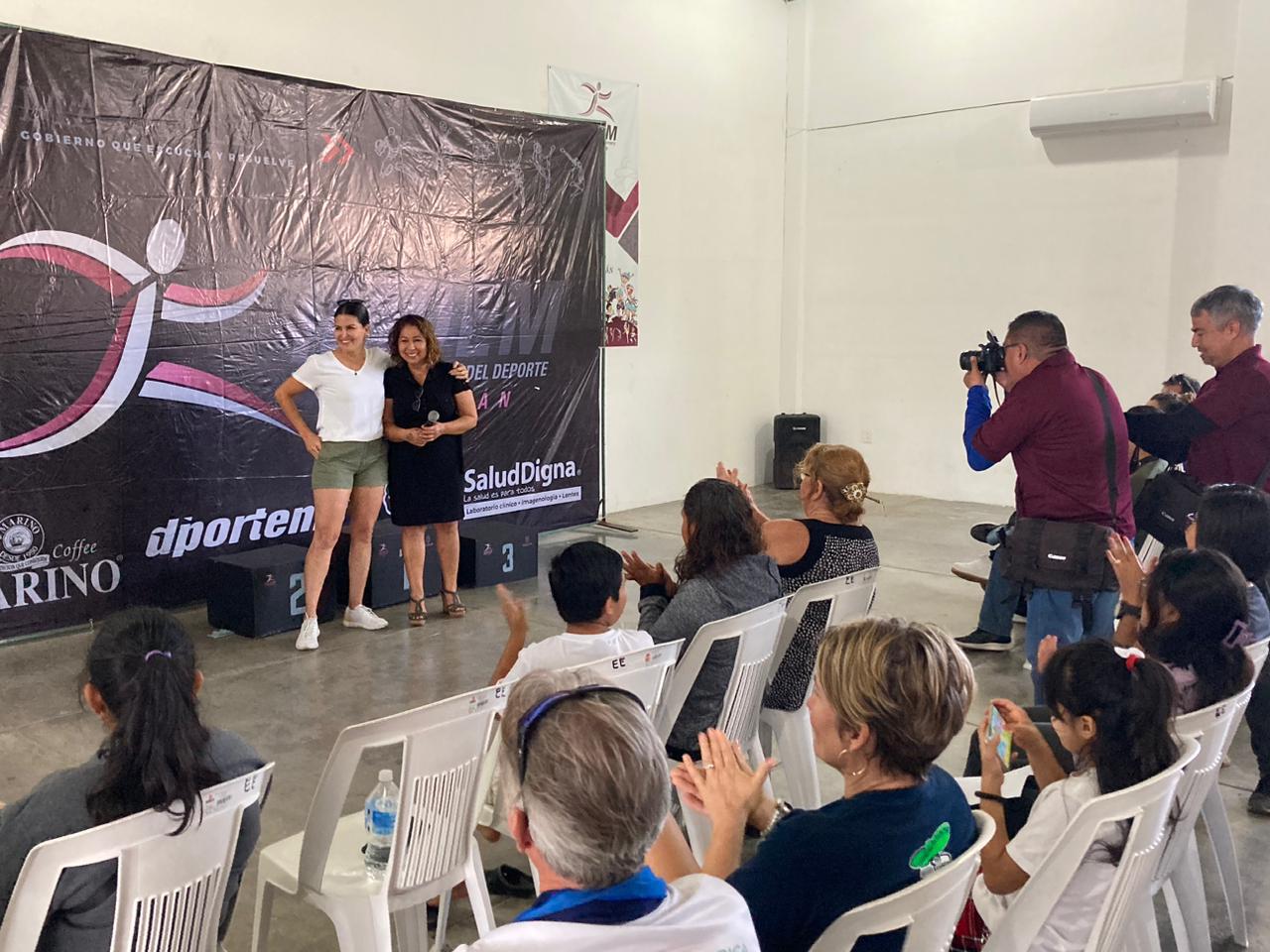 $!Reconocen a lo mejor de las puntuables de natación