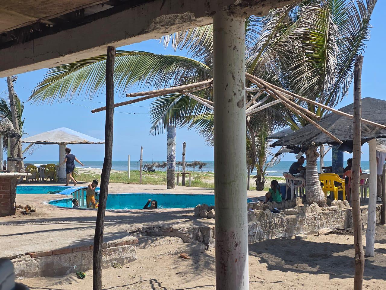 $!Playa El Caimanero registra baja afluencia durante periodo vacacional