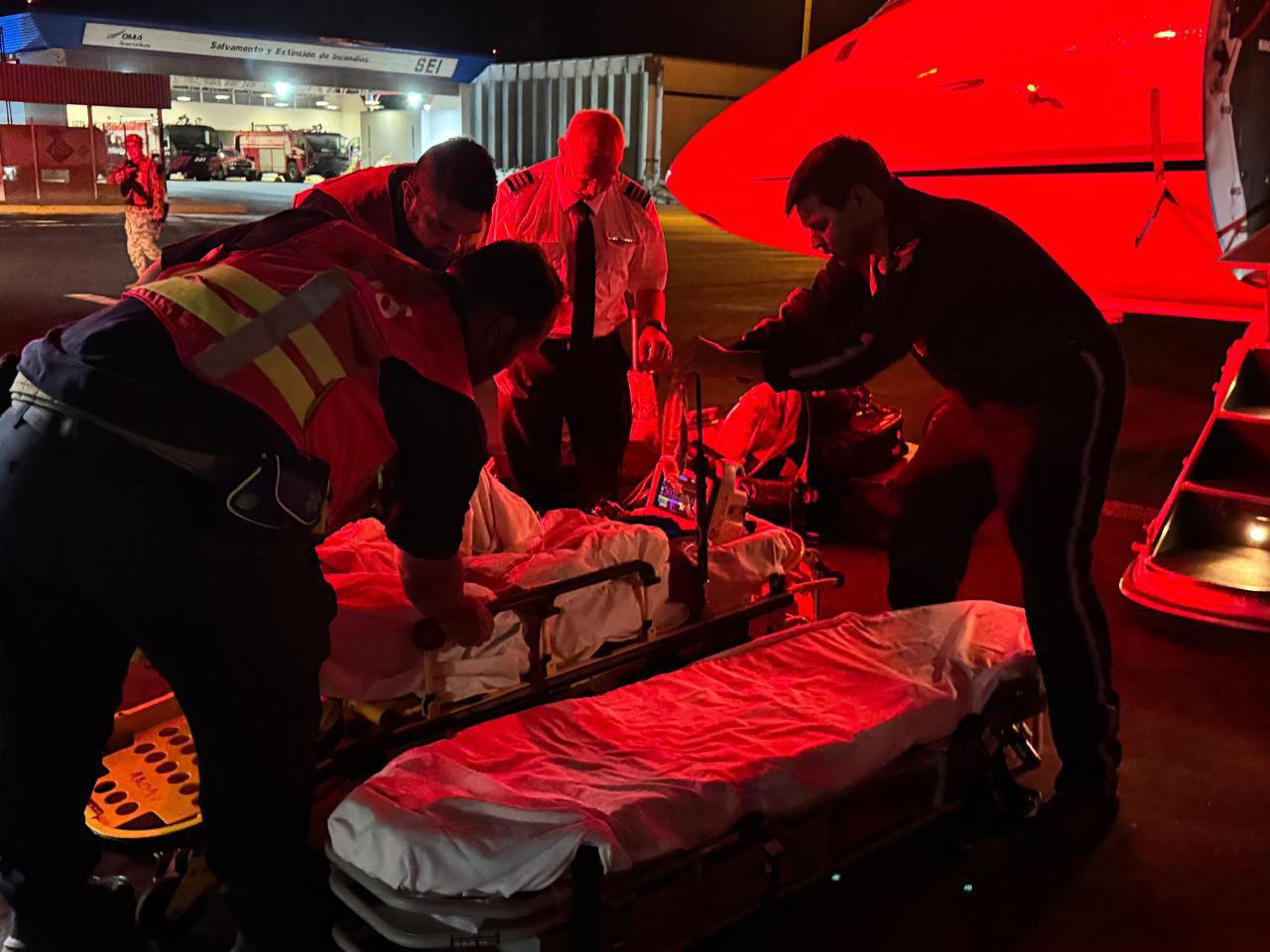$!Vicente, menor de Elota con graves quemaduras, es trasladado a Estados Unidos para su recuperación