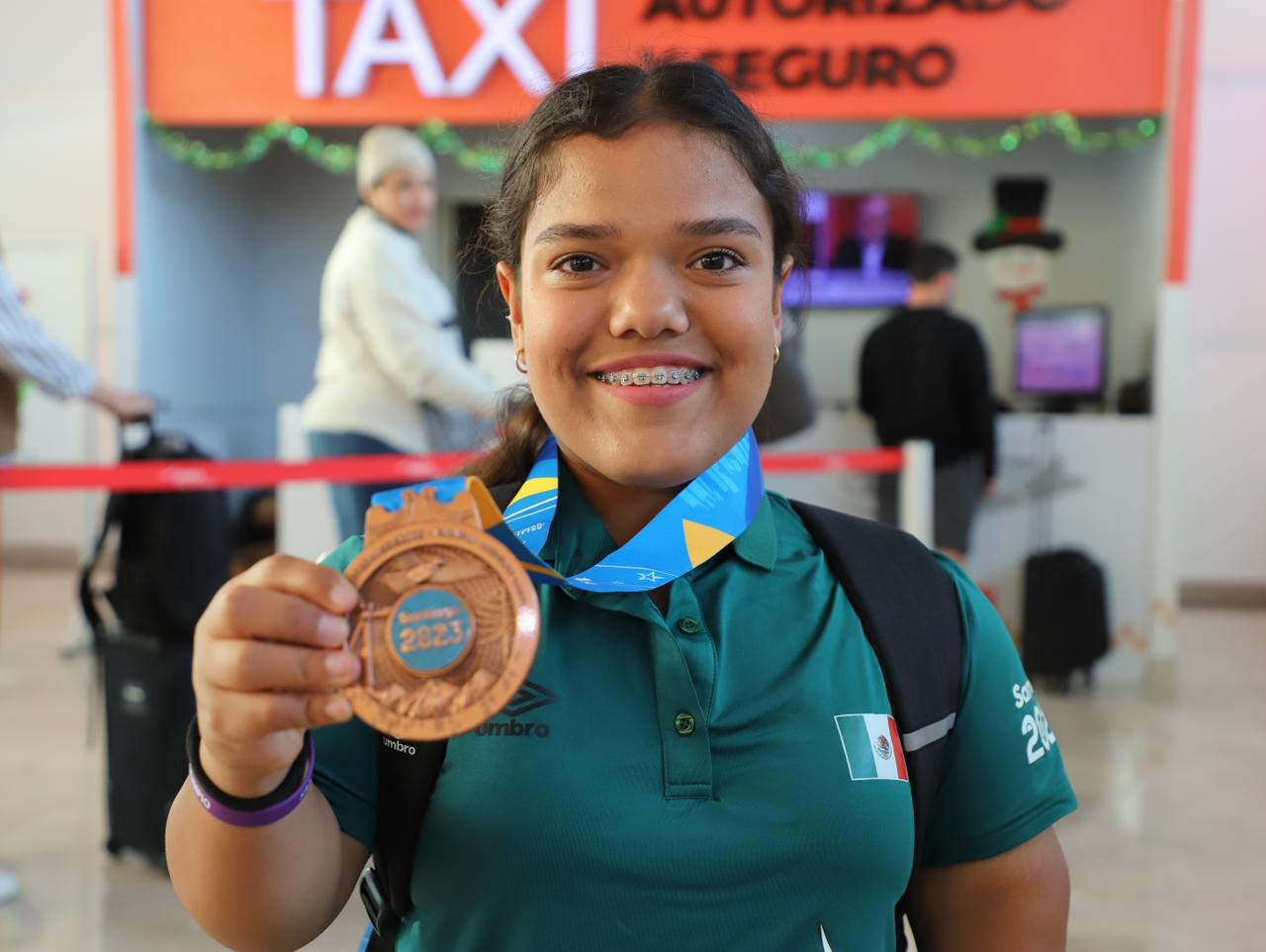 $!Arriban a Culiacán atletas que asistieron a Santiago 2023
