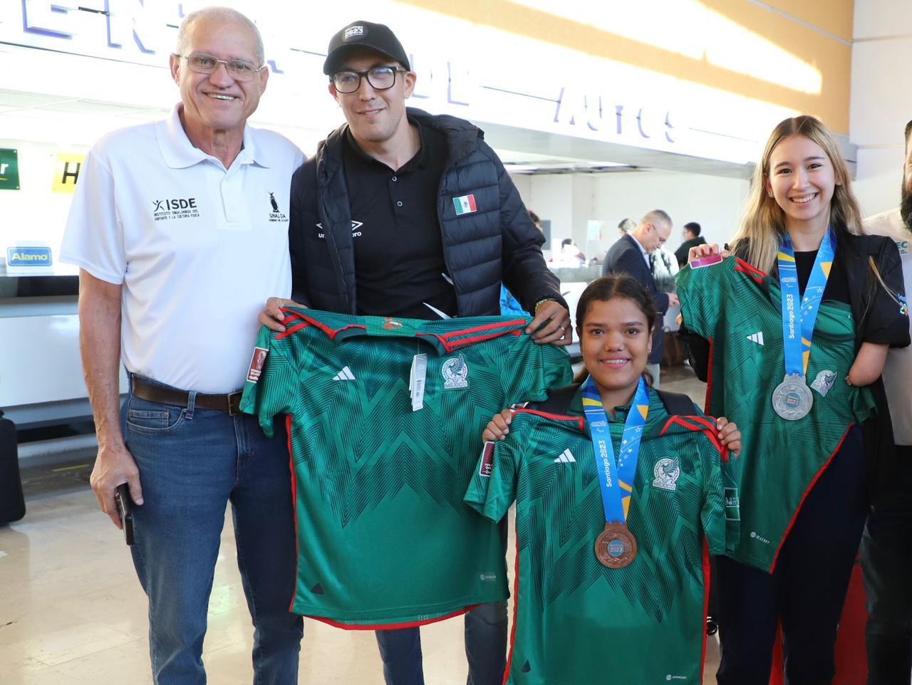 $!Arriban a Culiacán atletas que asistieron a Santiago 2023