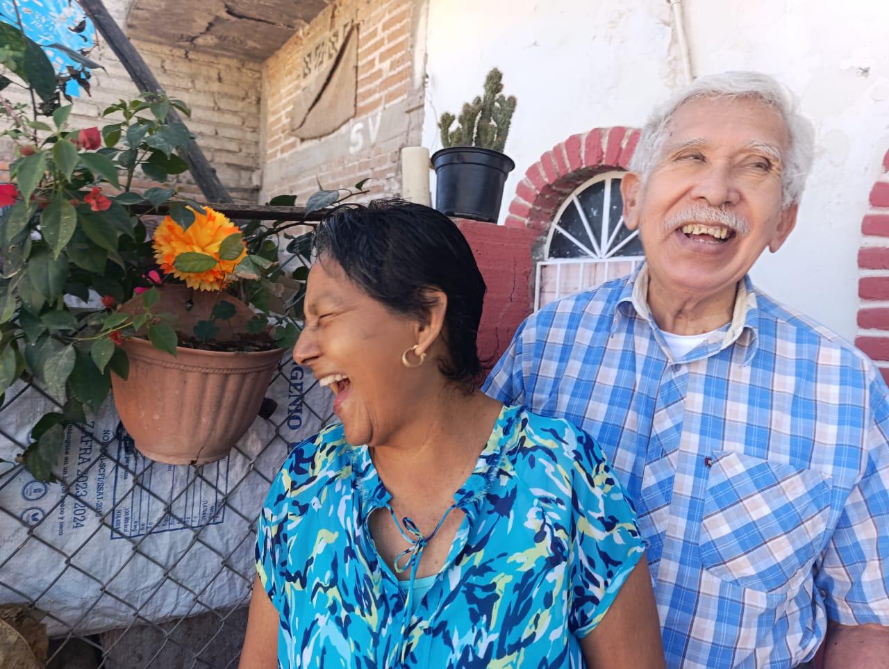 $!Durante 55 años, doña Chayito y don Ángel han sabido sortear en Escuinapa los retos de vivir en pareja