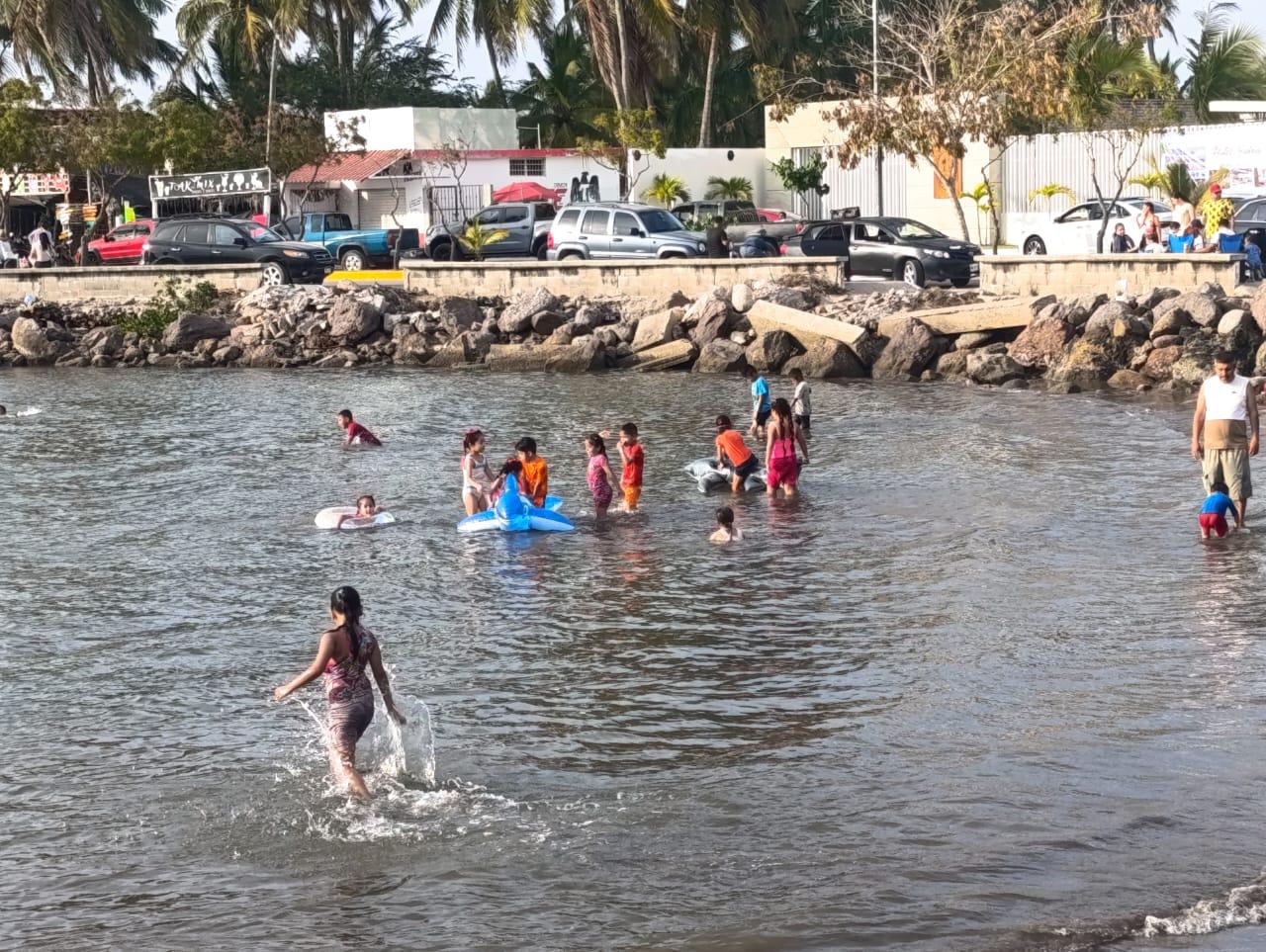 $!Repuntan ‘muy poco’ ventas en playas de Las Cabras y Teacapán, en Escuinapa