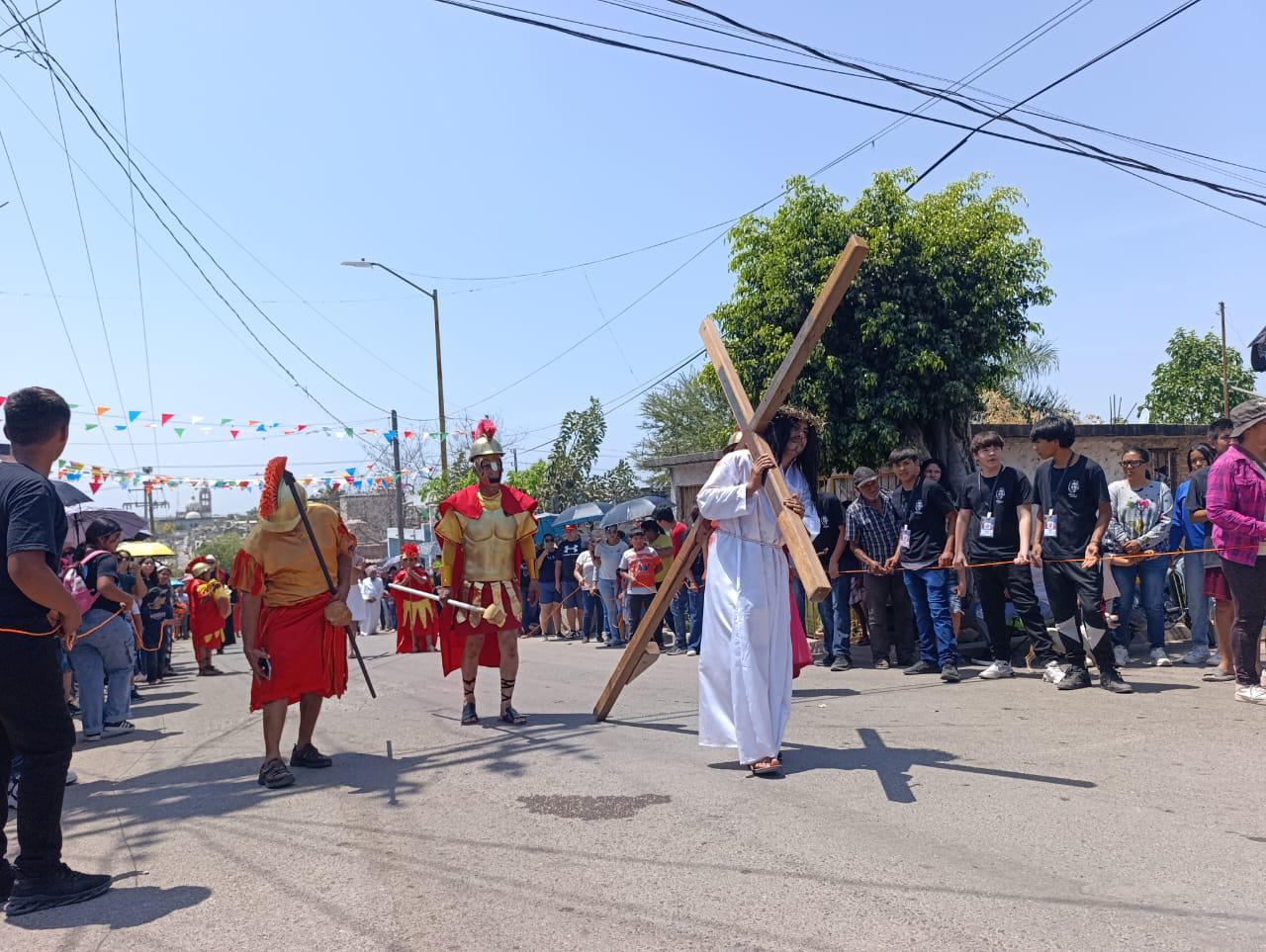 $!Escuinapa revive la pasión de Cristo con un Viacrucis viviente lleno de devoción