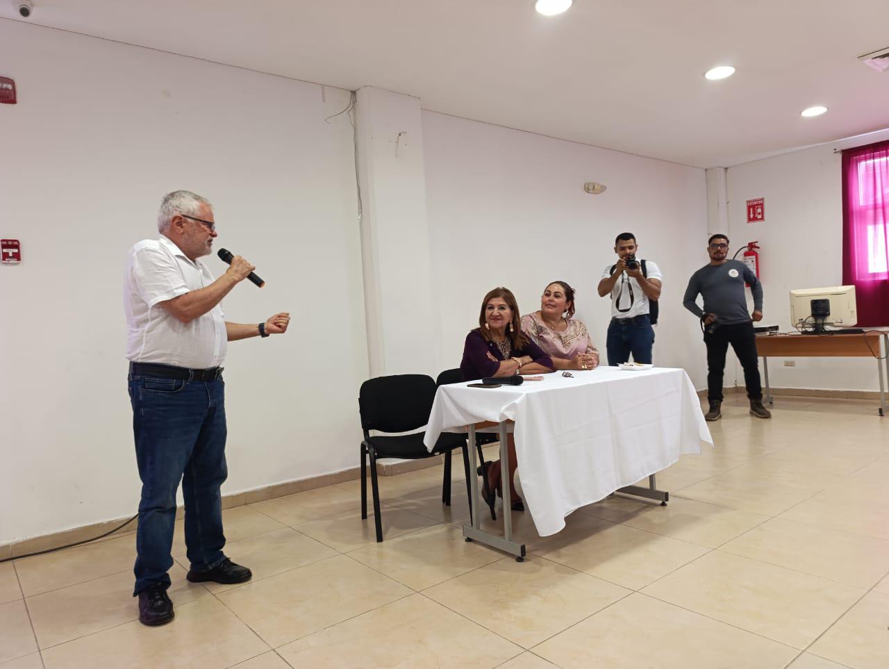 $!Ofrece Tere Guerra ‘Avances legislativos’ en conferencia en Escuinapa