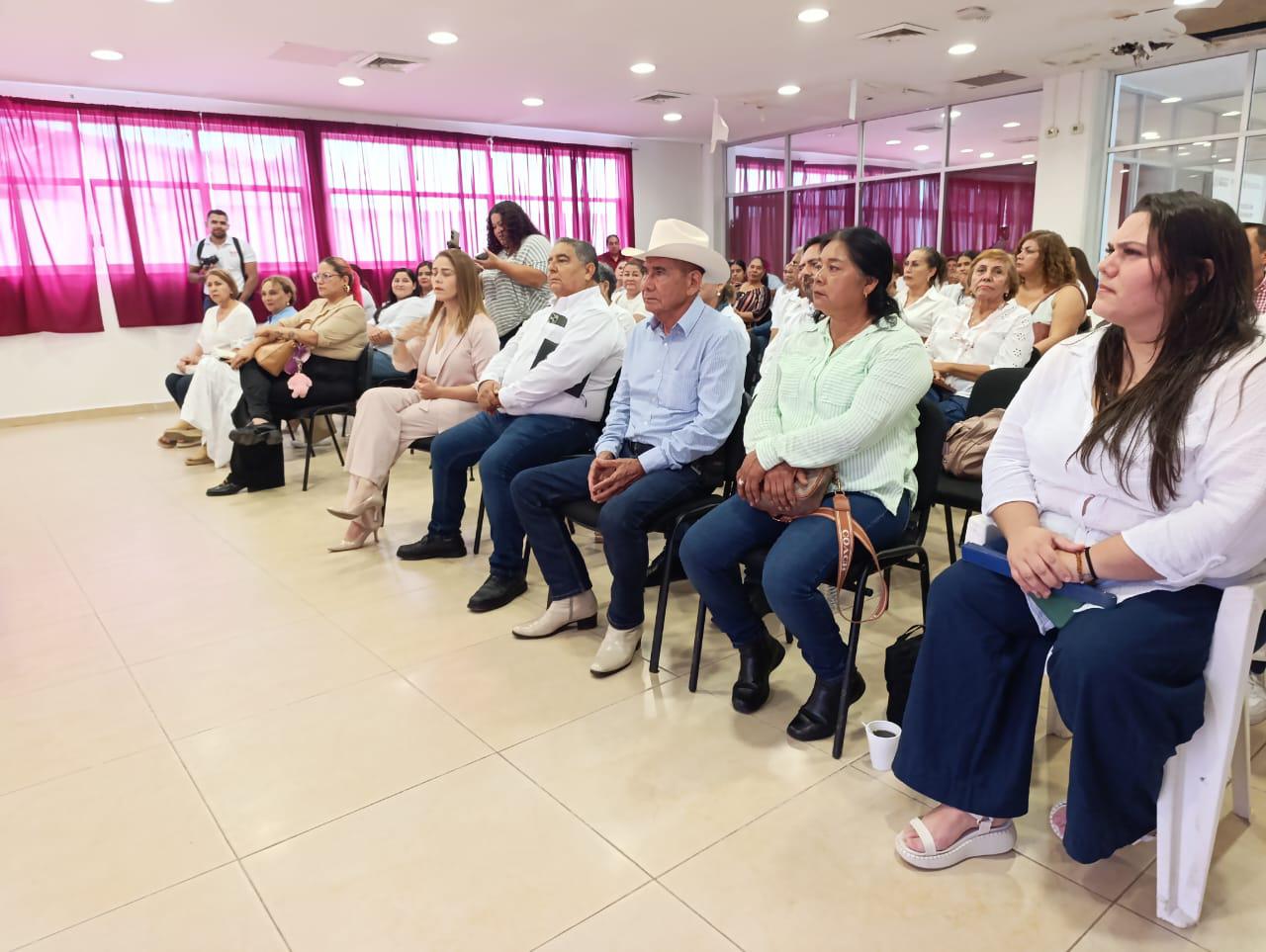 $!Ofrece Tere Guerra ‘Avances legislativos’ en conferencia en Escuinapa