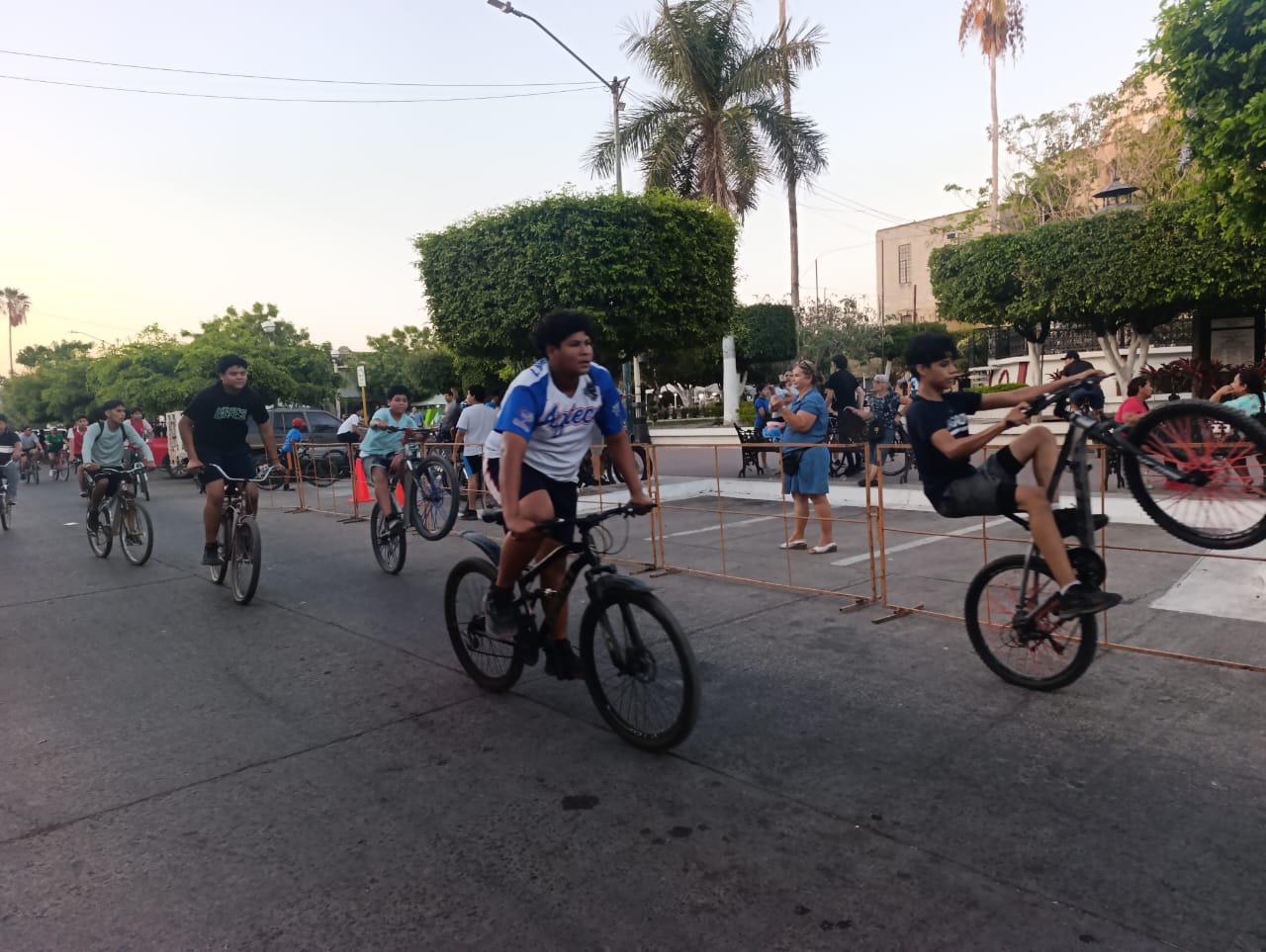 $!Participan en Escuinapa en el Día Mundial de la Bicicleta