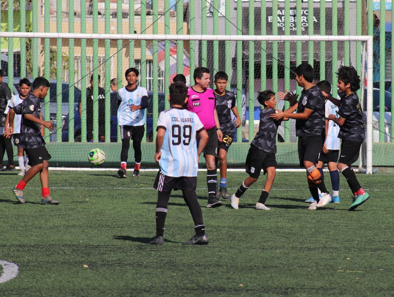 $!Premian a los mejores del Torneo de Futbol Colonias Populares