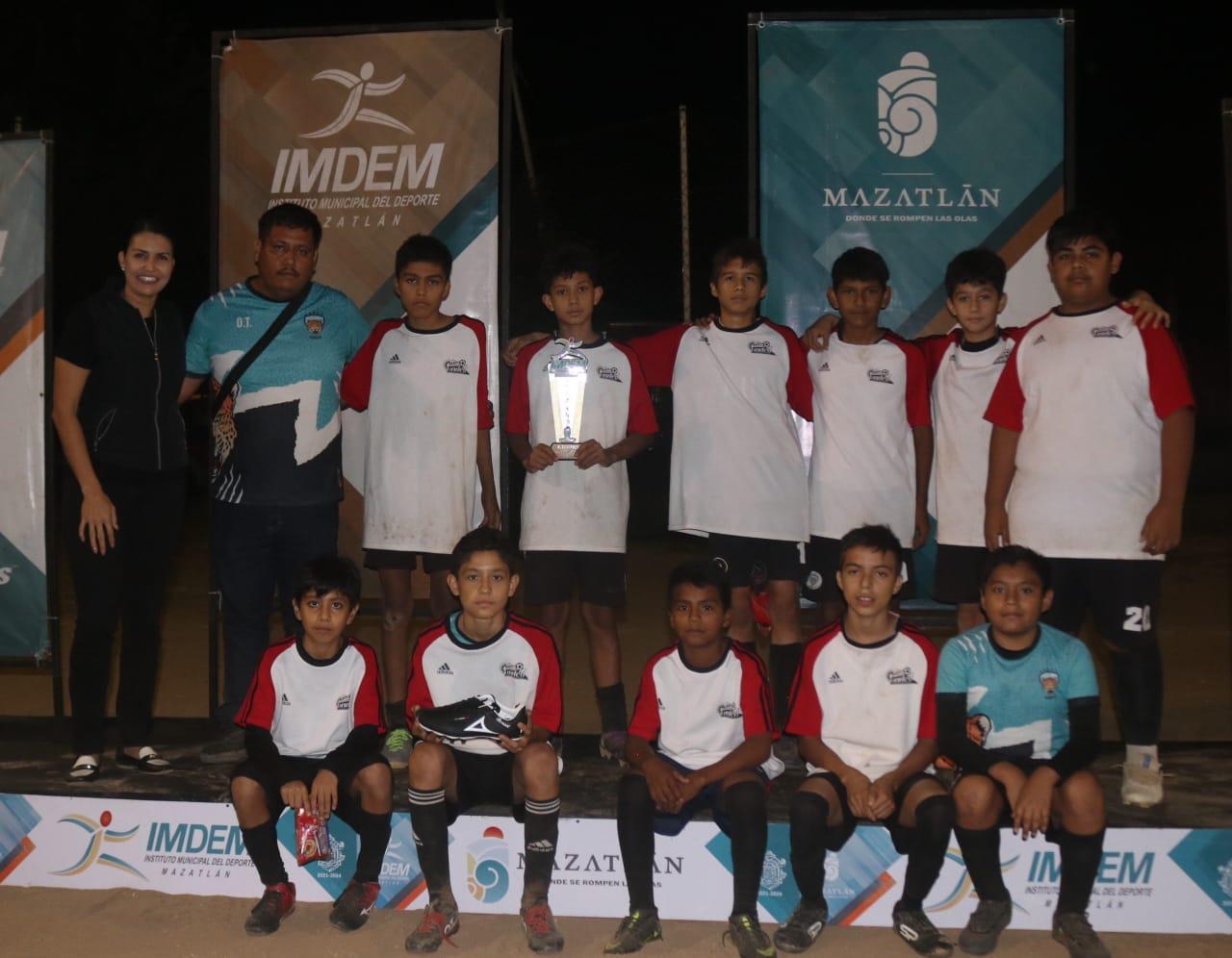$!Premian al talento del Torneo de Futbol Intercolonial