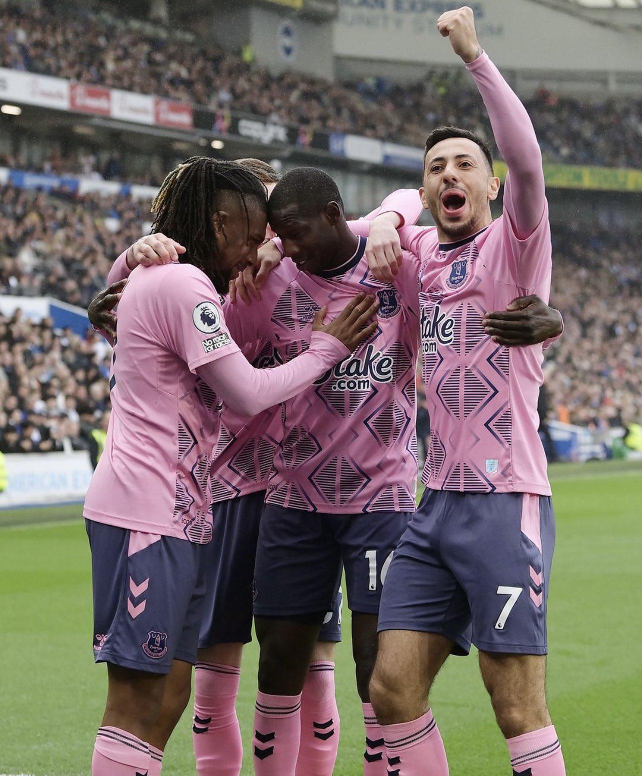 $!Everton golea 5-1 en Brighton y sale del descenso en Inglaterra