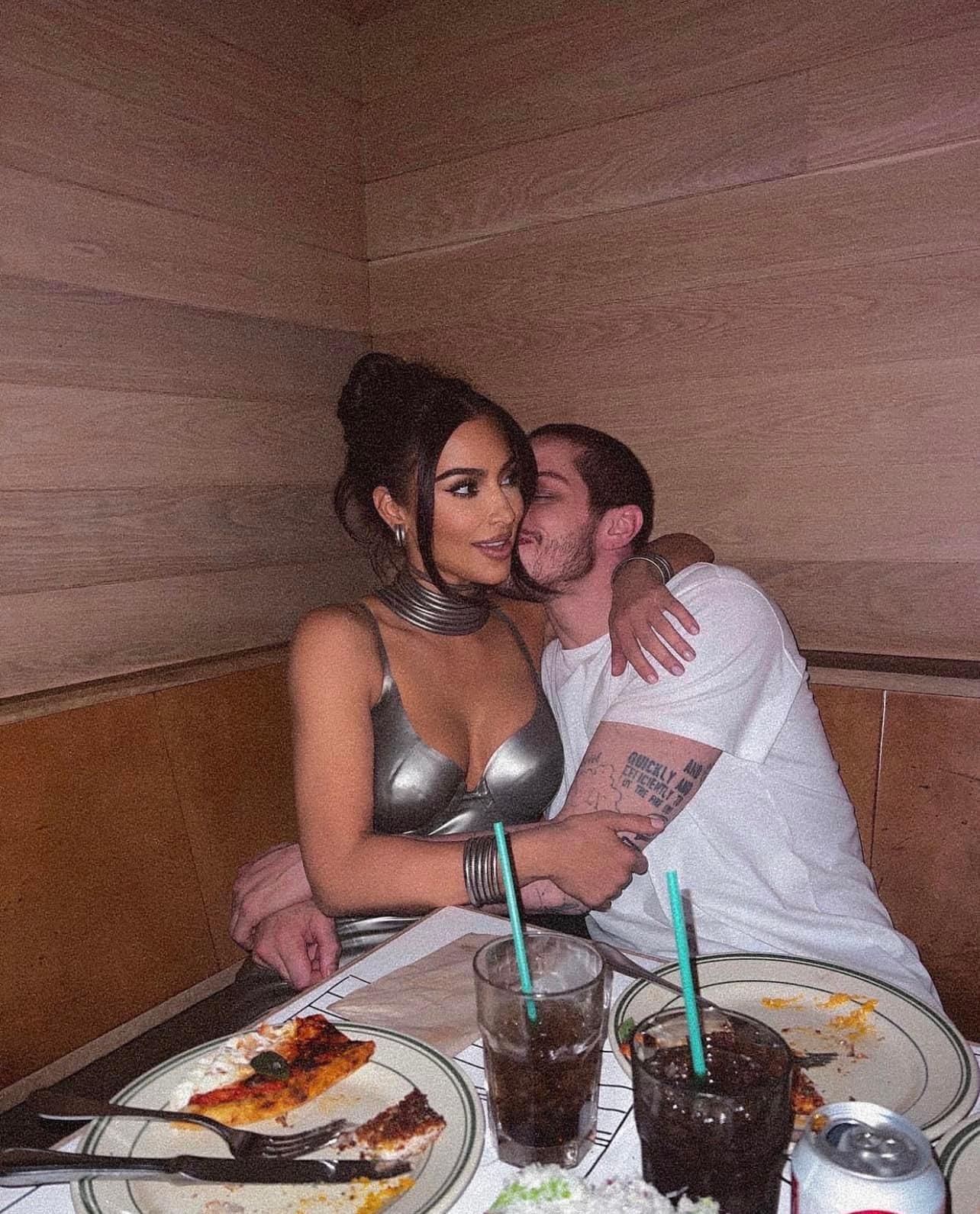 $!Se tatúa Pete Davidson las iniciales de los hijos de Kim Kardashian