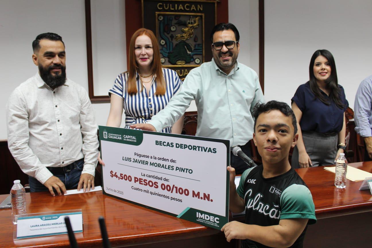 $!Reactivan entrega de becas deportivas en Culiacán