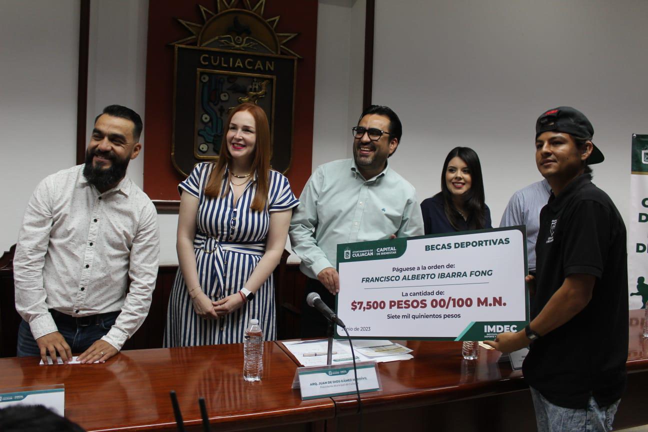 $!Reactivan entrega de becas deportivas en Culiacán