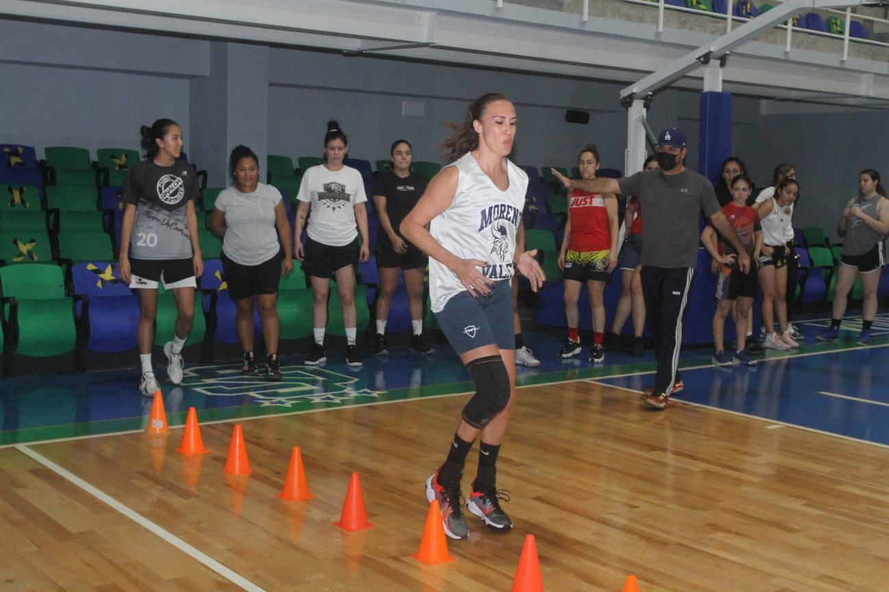 $!Sofía Moreno, contenta de transmitir su experiencia a Las Plebes de Mazatlán