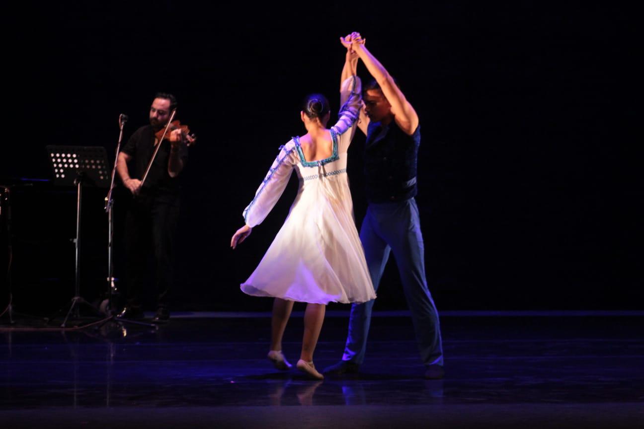 $!Danza contemporánea fue expuesta para los asistentes.