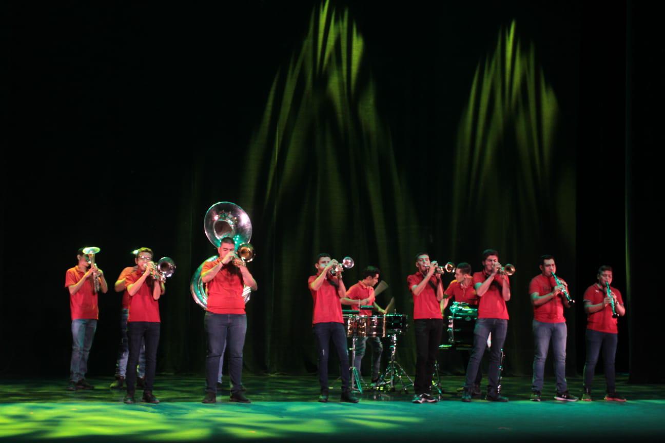 $!Una banda de música regional fue la primera que se presentó en el evento.